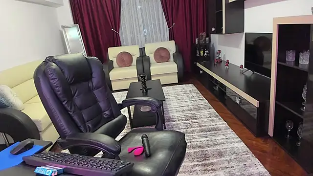 Ella sweety00 online show from March 7, 2026, 8:39 pm