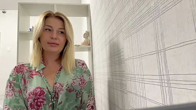 Blondie xoxoxo online show from September 29, 2025, 9:36 am