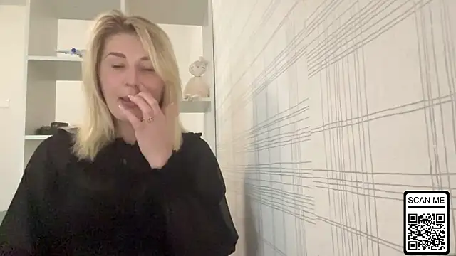 Blondie xoxoxo online show from November 17, 2025, 7:58 am