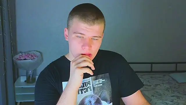 kittenmurr online show from November 2, 2025, 10:23 pm