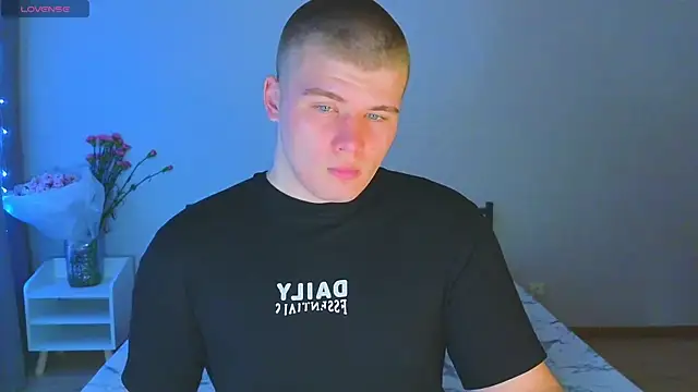 kittenmurr online show from November 10, 2025, 7:13 pm