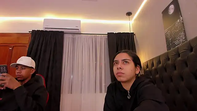 violet and myers online show from November 29, 2025, 11:24 am