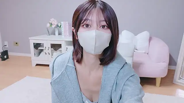 Yuna-ch online show from September 20, 2025, 1:45 pm