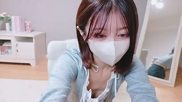 Yuna-ch online show from October 3, 2025, 4:04 pm