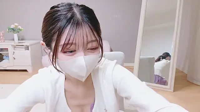 Yuna-ch online show from February 16, 2026, 2:35 pm