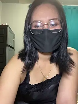 Snapshot of melyiaaa chatting on April 15, 2026, 2:13 pm melyiaaa online show from April 15, 2026, 2:13 pm