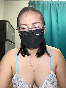 Snapshot of melyiaaa chatting on April 22, 2026, 2:40 pm melyiaaa online show from April 22, 2026, 2:40 pm