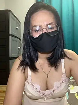 Snapshot of melyiaaa chatting on April 24, 2026, 3:25 pm melyiaaa online show from April 24, 2026, 3:25 pm