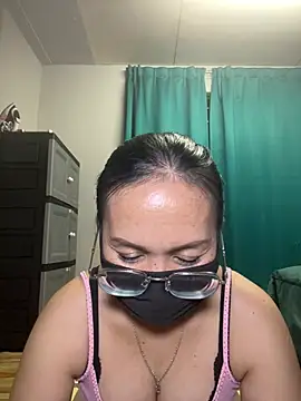 Snapshot of melyiaaa chatting on April 25, 2026, 2:47 pm melyiaaa online show from April 25, 2026, 2:47 pm