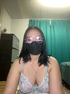 Snapshot of melyiaaa chatting on May 1, 2026, 2:32 pm melyiaaa online show from May 1, 2026, 2:32 pm