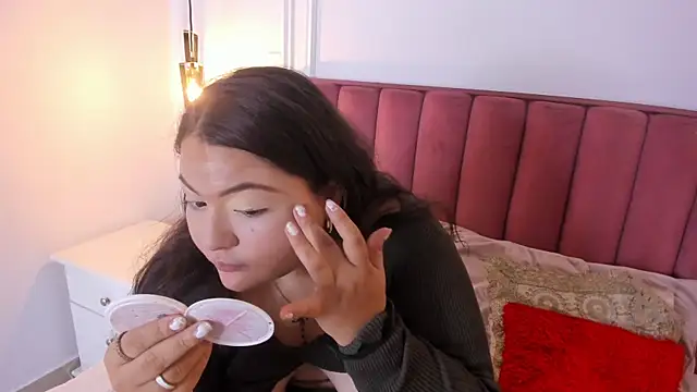 Tessa Sinclaire online show from January 7, 2026, 8:11 pm