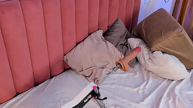 Tessa Sinclaire online show from April 21, 2026, 1:42 am