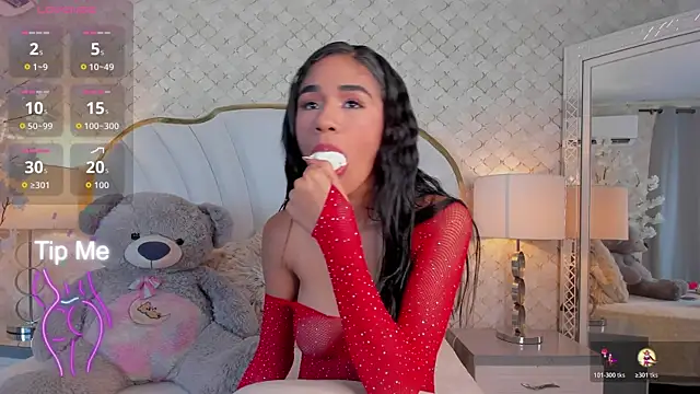 ZaryJonnes online show from December 4, 2025, 8:50 pm