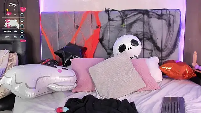 mily  18 online show from November 1, 2025, 3:52 am