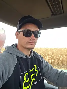 twistafatpipe online show from October 25, 2025, 3:07 pm