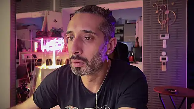 Secret Lovers1 online show from January 18, 2026, 8:01 pm