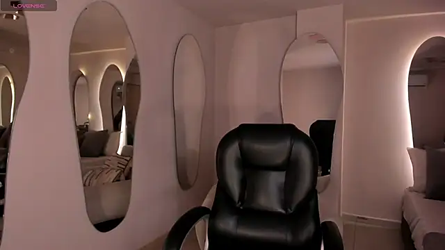 AmberColors  online show from November 18, 2025, 7:18 pm