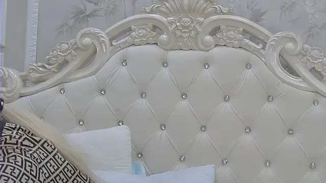 EllieFrosty  online show from April 16, 2026, 12:00 am