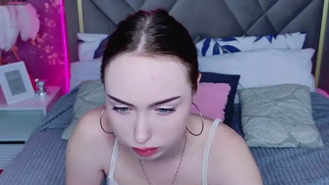 MonikaCarter online show from November 27, 2025, 12:18 pm