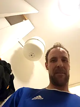 Snapshot of Mcnlrdam chatting on February 12, 2026, 6:58 pm Mcnlrdam online show from February 12, 2026, 6:58 pm