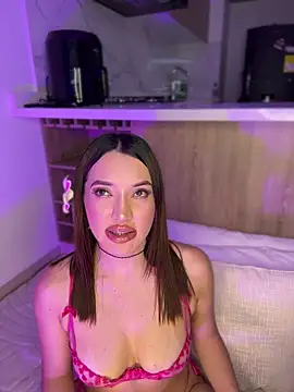 Bella-taylorr online show from March 18, 2026, 7:11 am