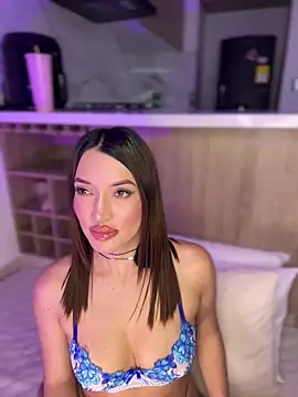 Bella-taylorr online show from March 19, 2026, 6:39 am