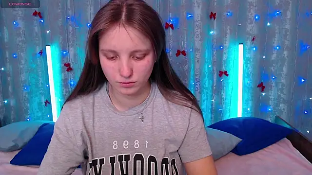 Leonaalove online show from February 2, 2026, 12:37 pm