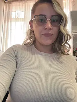 CurvyLust x online show from December 16, 2025, 1:38 pm