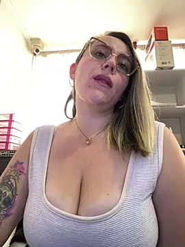 CurvyLust x online show from February 18, 2026, 2:35 pm