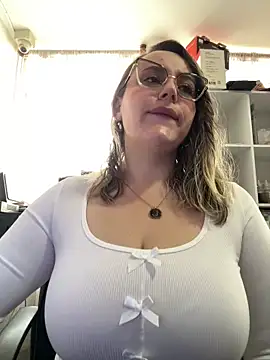 CurvyLust x online show from March 25, 2026, 1:50 pm