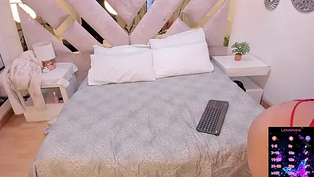 Marianee Rousse online show from September 14, 2025, 10:20 pm