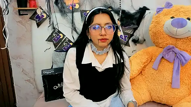 VioletxBloom online show from October 29, 2025, 9:38 pm