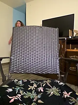 LacyLaurent online show from April 21, 2026, 1:42 am