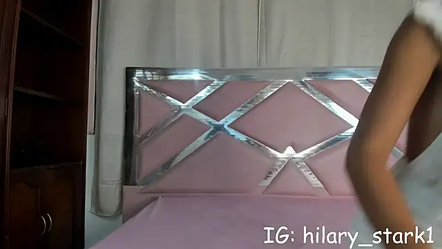 HilaryStarkx online show from October 2, 2025, 12:01 pm