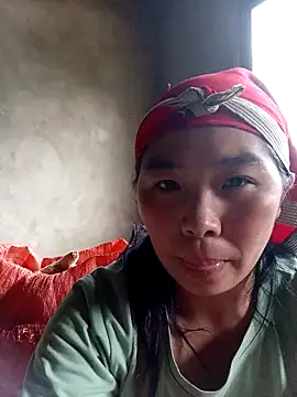 quynhkoolbae online show from October 13, 2025, 9:42 am