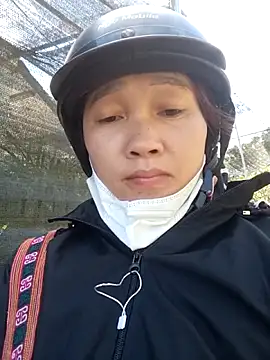 miumiu 00 online show from September 24, 2025, 1:09 am