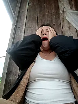 miumiu 00 online show from October 24, 2025, 1:35 am