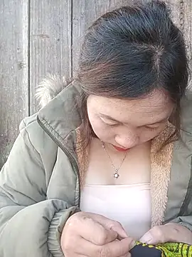 miumiu 00 online show from December 1, 2025, 3:00 am