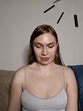 KisaVixen online show from April 13, 2026, 5:40 pm