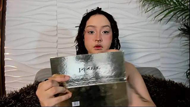 Snapshot of Suxan_White_ chatting on May 1, 2026, 9:30 pm Suxan White online show from May 1, 2026, 9:30 pm
