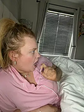 MysteriousMylaX online show from March 29, 2026, 1:33 pm