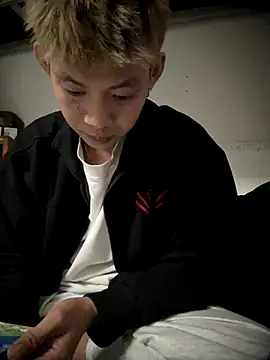 linh21107 online show from November 27, 2025, 10:28 am