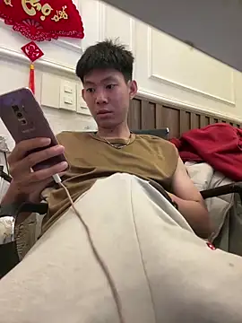 linh21107 online show from May 9, 2026, 12:32 pm