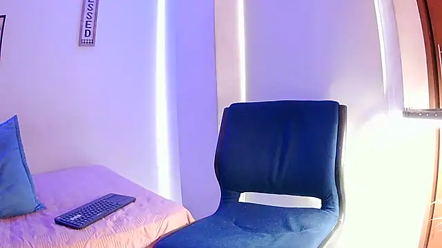   abrill   online show from September 9, 2025, 10:09 pm