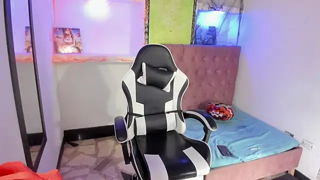 alison moon7 online show from October 25, 2025, 12:13 pm