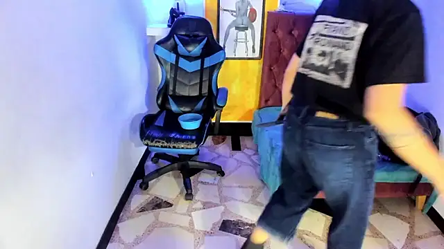 alison moon7 online show from November 15, 2025, 11:40 am