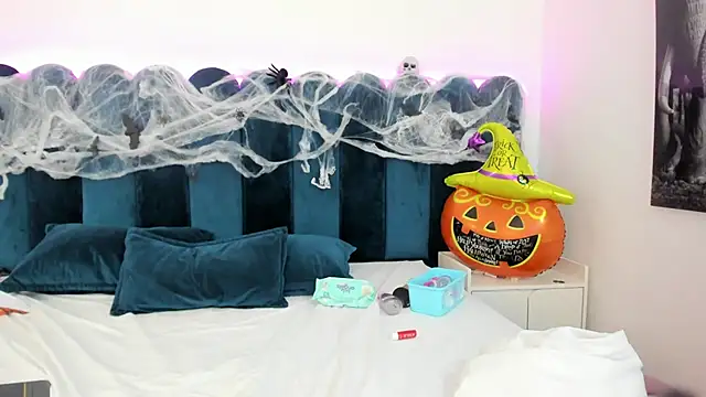 EmilyHanks  online show from November 1, 2025, 12:34 am