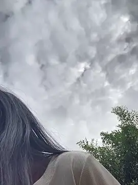 EmLy02 online show from October 21, 2025, 8:04 am