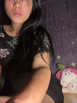 EmLy02 online show from April 20, 2026, 2:25 am