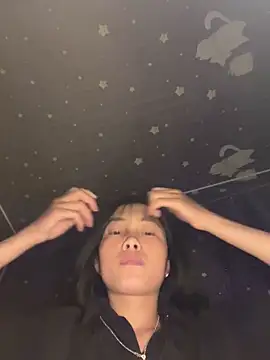 EmLy02 online show from April 24, 2026, 12:51 pm